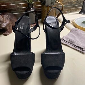 GUCCI black suede platform sandals. Size 38. Made in Italy
